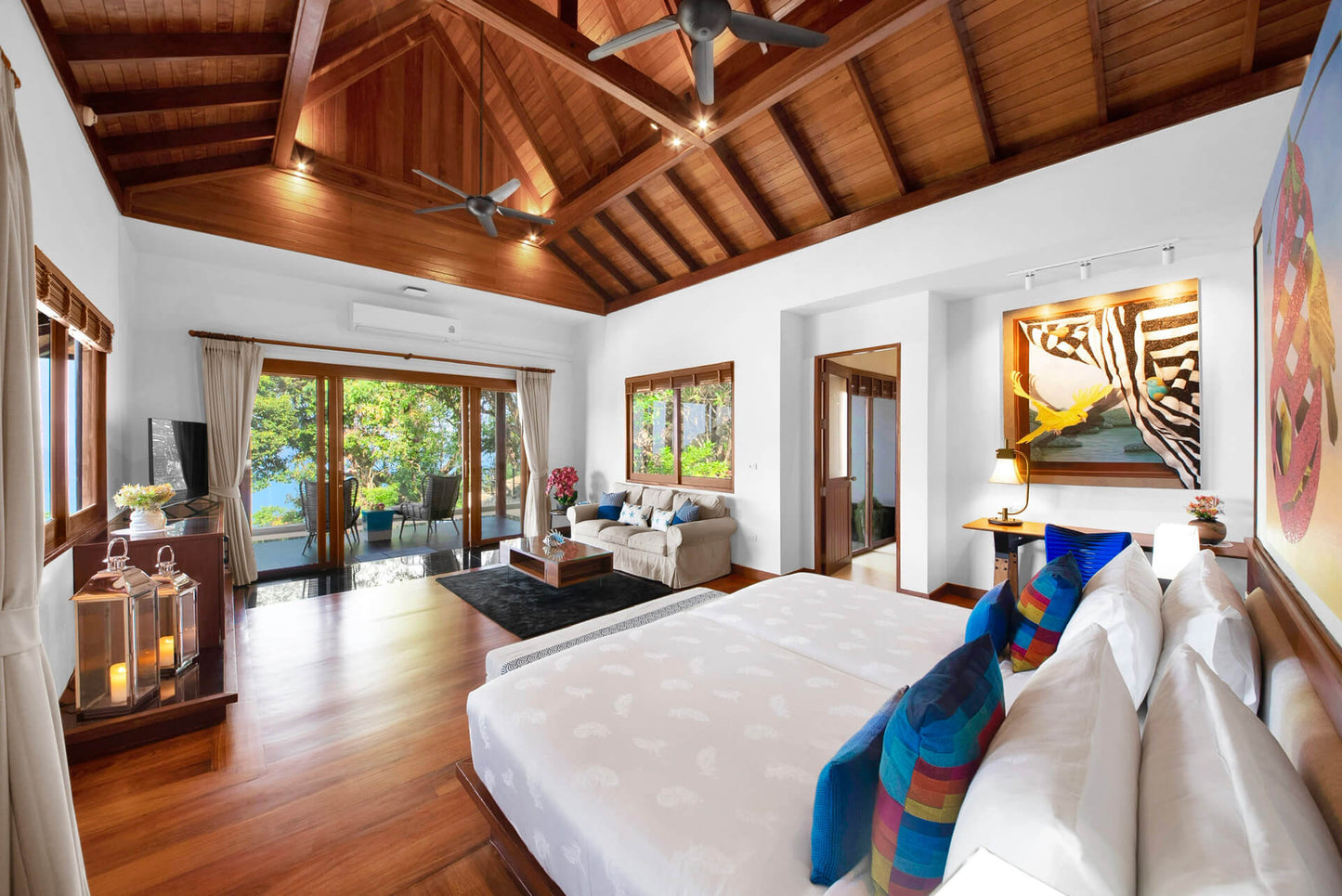Seaview 5-bedrooms cliff villa in Kamala beach (Steam room, Bathtub & coffee machine and pool access in every bd, private gym, Biliard, Karaoke room, with access to the beach)