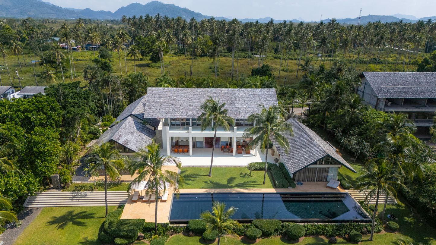 Beachfront Thai design 6-bedrooms villa in Natai beach (with 25-metre infinity pool, big garden and sauna)