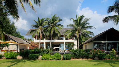 Beachfront Thai design 6-bedrooms villa in Natai beach (with 25-metre infinity pool, big garden and sauna)