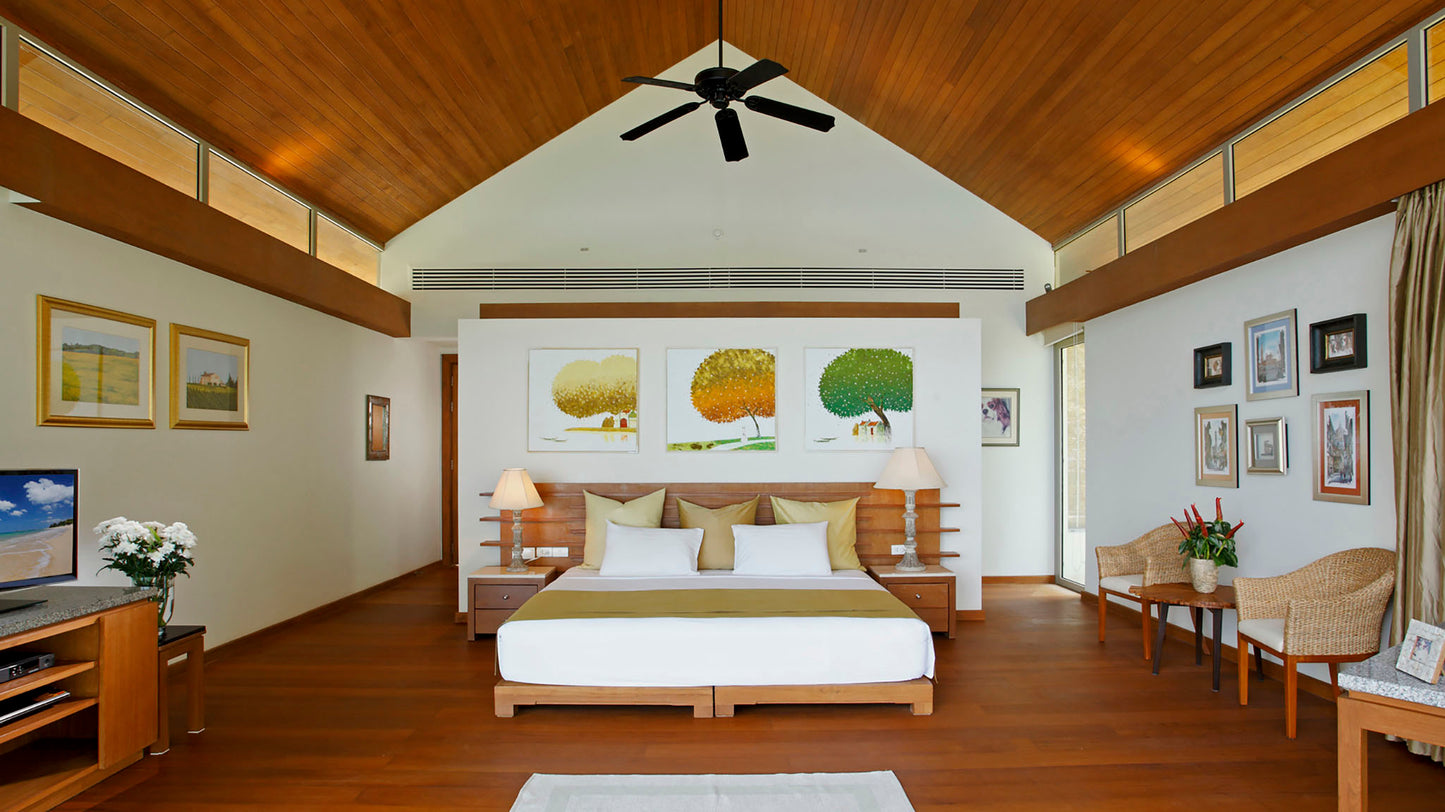 Beachfront Thai design 6-bedrooms villa in Natai beach (with 25-metre infinity pool, big garden and sauna)