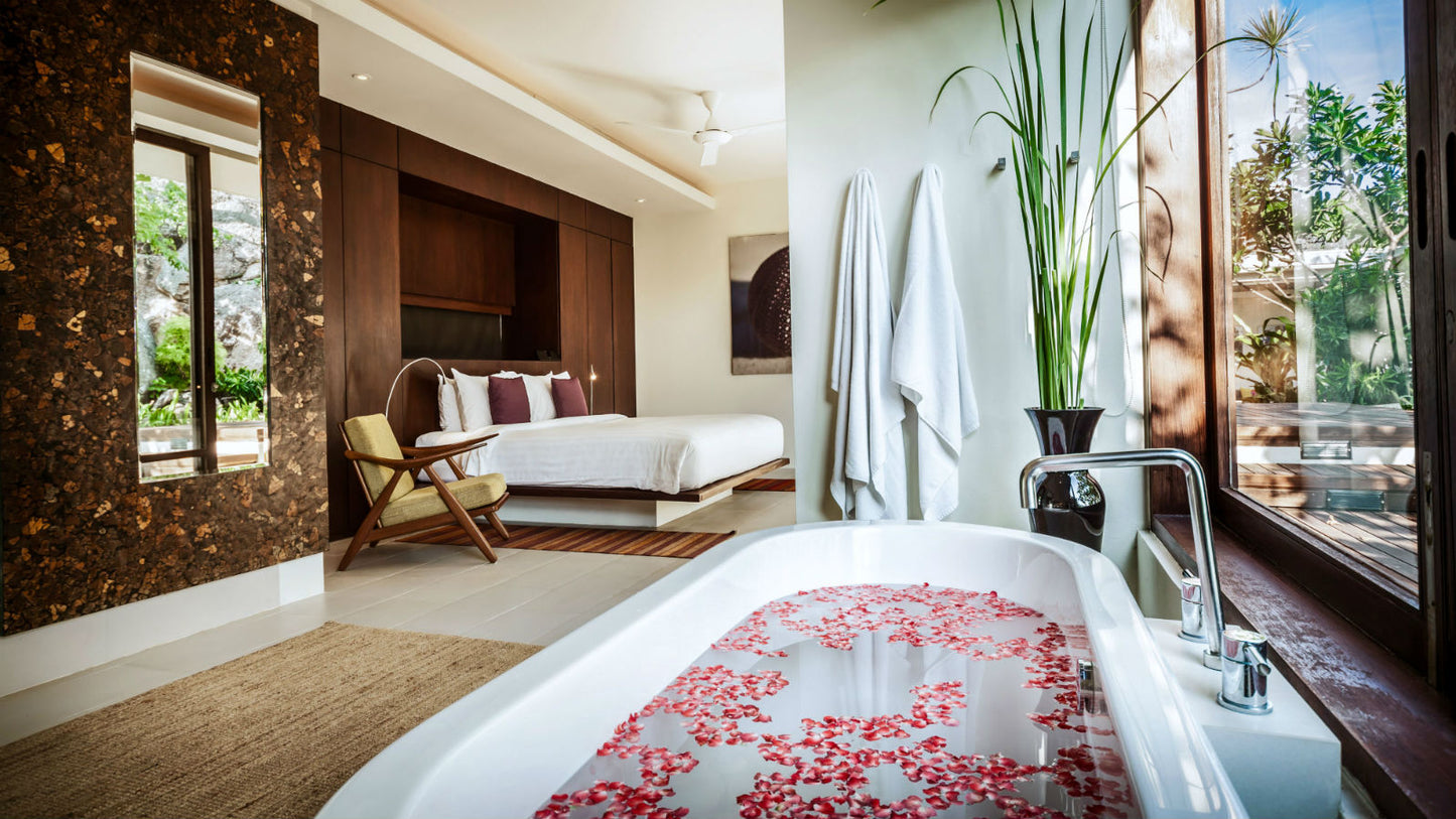 Seaview "Rock House" 5-bedrooms 2-storey villa on the rock in Bophut (Sunset and sunrise side, 300 meters to the beach, cinema room, yoga terrace)