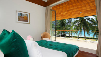 Beachfront Thai design 6-bedrooms villa in Natai beach (with 25-metre infinity pool, big garden and sauna)