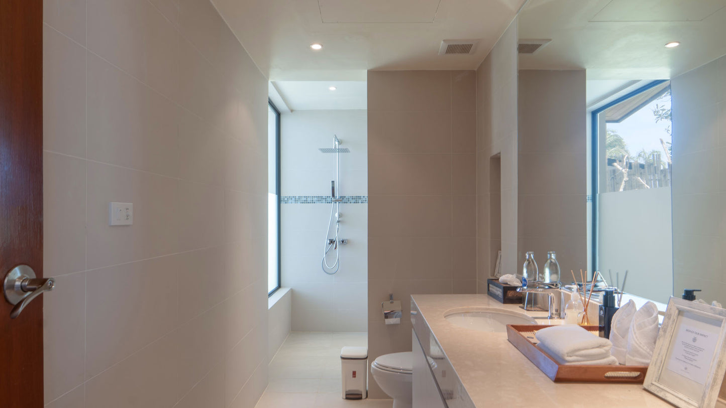 Beachfront Thai design 6-bedrooms villa in Natai beach (with 25-metre infinity pool, big garden and sauna)