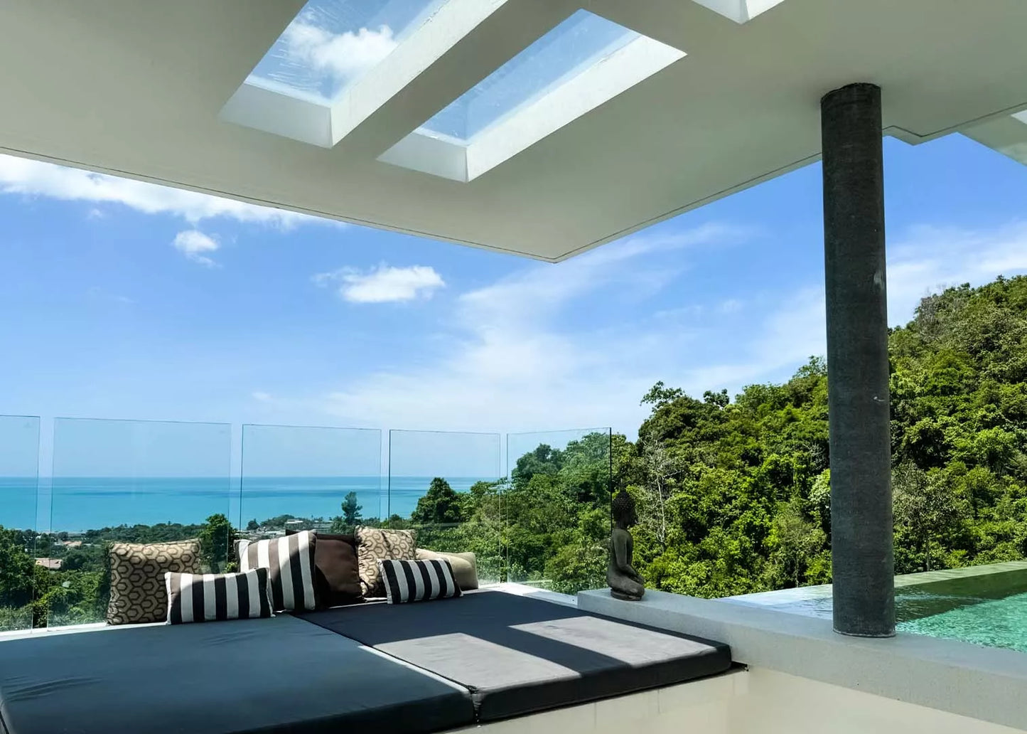 Seaview 2-bedrooms 2-storey villa on the rock in Bophut (large living room, kitchen, terrace, and infinity swimming pool , can be combined with similar neighbour villa up to 17 bedrooms)