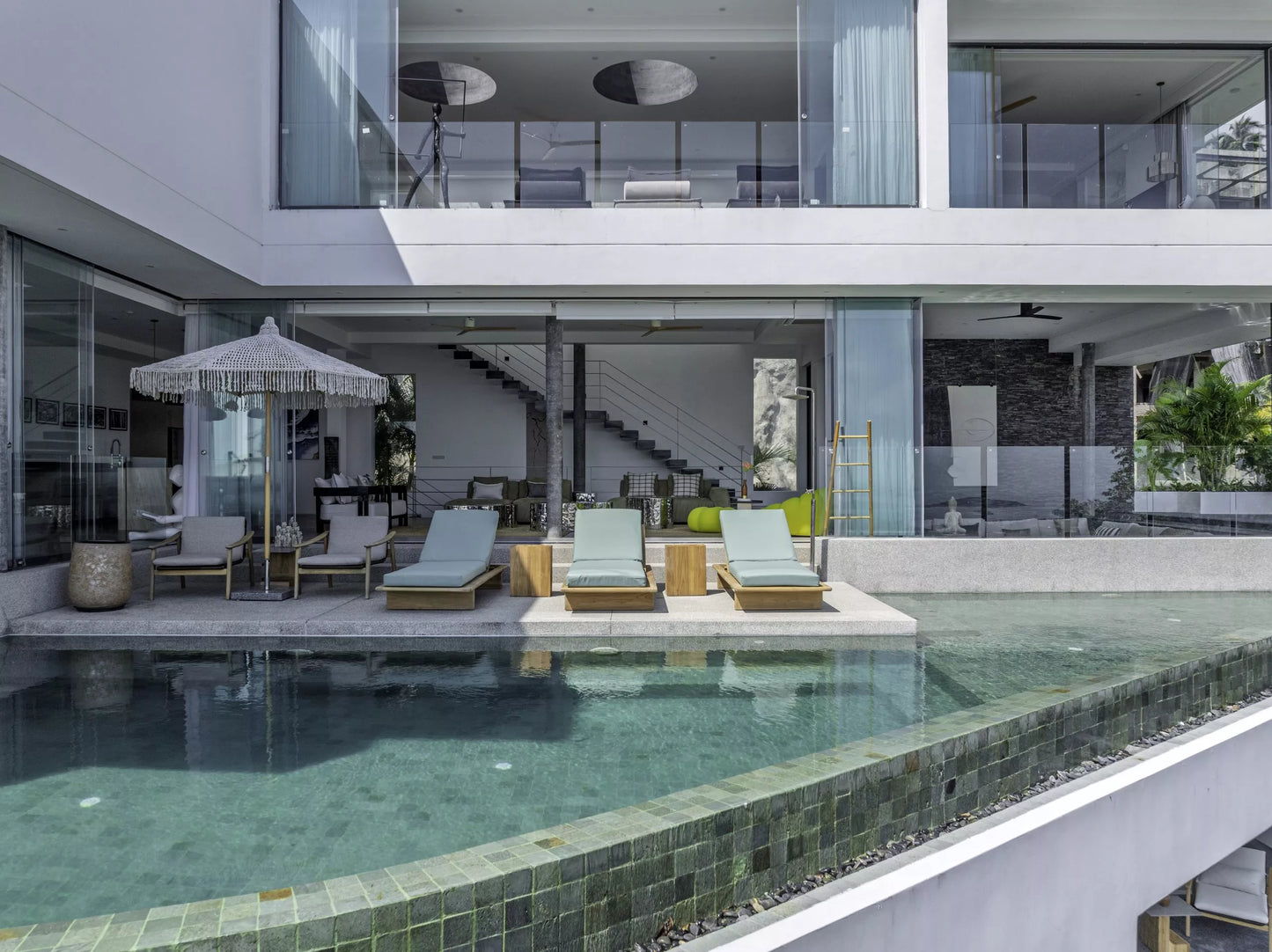 Seaview 6-bedrooms 5 level villa on the rock in Bophut (infinity pool, game room, own cinema and gym, large living room)