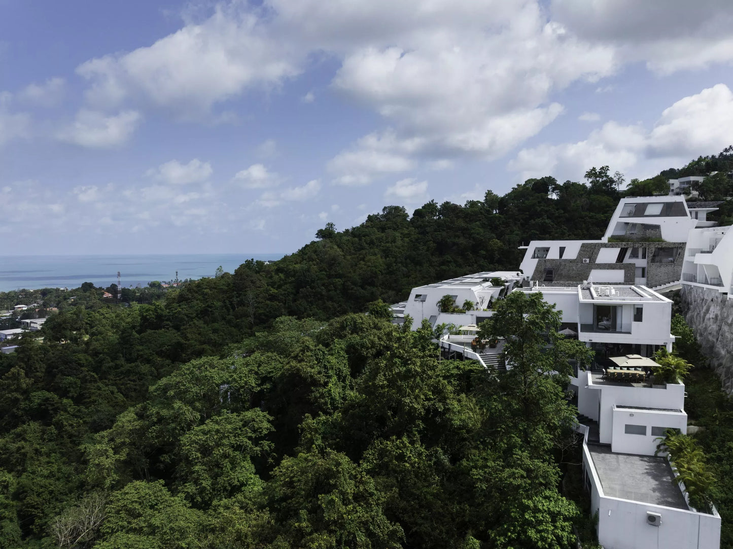 Seaview 6-bedrooms 5 level villa on the rock in Bophut (infinity pool, game room, own cinema and gym, large living room)