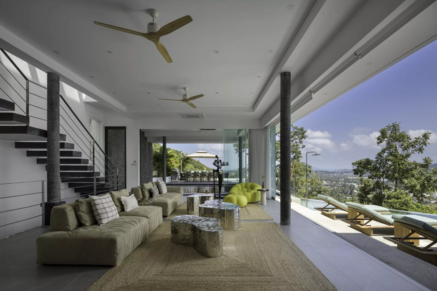 Seaview 6-bedrooms 5 level villa on the rock in Bophut (infinity pool, game room, own cinema and gym, large living room)