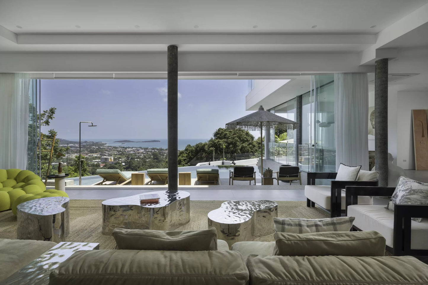 Seaview 6-bedrooms 5 level villa on the rock in Bophut (infinity pool, game room, own cinema and gym, large living room)