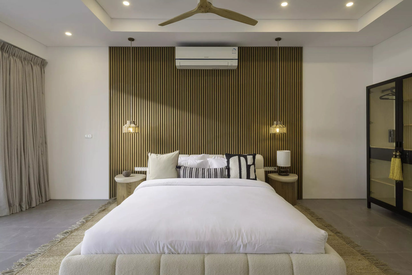 Seaview 6-bedrooms 5 level villa on the rock in Bophut (infinity pool, game room, own cinema and gym, large living room)