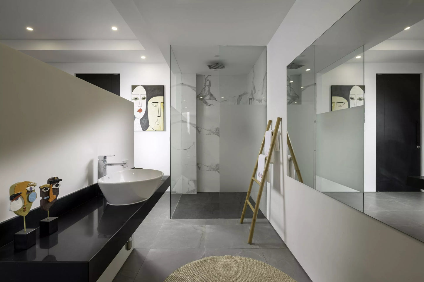 Seaview 6-bedrooms 5 level villa on the rock in Bophut (infinity pool, game room, own cinema and gym, large living room)