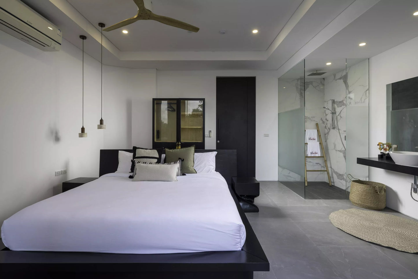 Seaview 6-bedrooms 5 level villa on the rock in Bophut (infinity pool, game room, own cinema and gym, large living room)