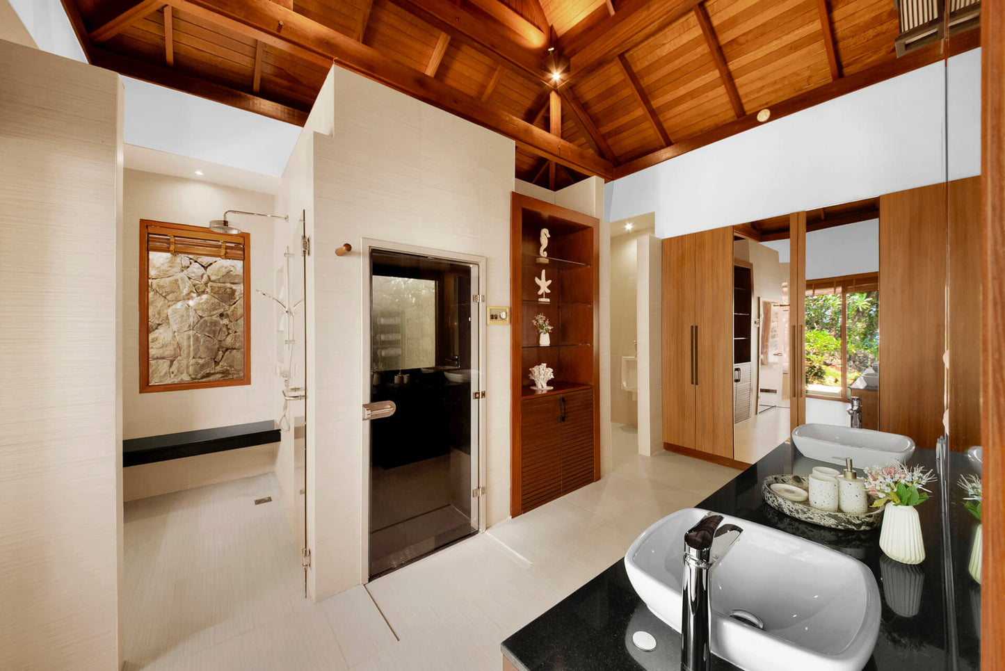 Seaview 5-bedrooms cliff villa in Kamala beach (Steam room, Bathtub & coffee machine and pool access in every bd, private gym, Biliard, Karaoke room, with access to the beach)