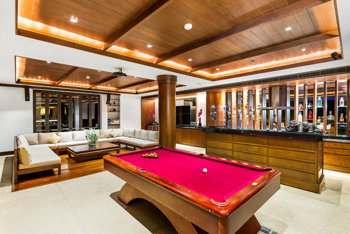 Seaview 8-bedrooms villa in Millionaire’s Mile Kamala beach (private gym, game room, trampoline, basketball ring, garden for catering; bathtub in each room)