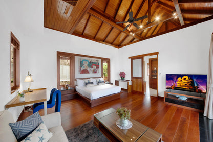 Seaview 5-bedrooms cliff villa in Kamala beach (Steam room, Bathtub & coffee machine and pool access in every bd, private gym, Biliard, Karaoke room, with access to the beach)