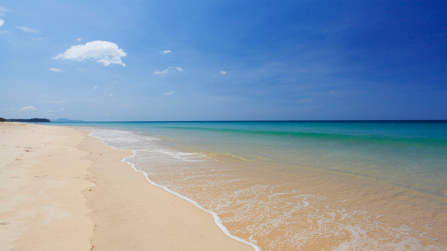 Beachfront Thai design 6-bedrooms villa in Natai beach (with 25-metre infinity pool, big garden and sauna)