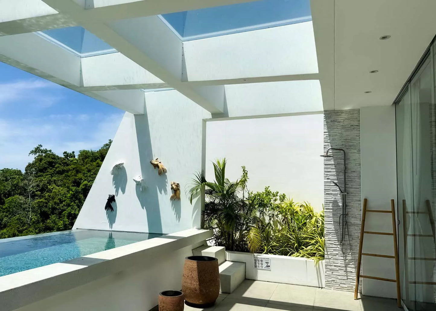 Seaview 2-bedrooms 2-storey villa on the rock in Bophut (large living room, kitchen, terrace, and infinity swimming pool , can be combined with similar neighbour villa up to 17 bedrooms)