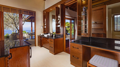 Seaview 5-bedrooms cliff villa in Kamala beach (Steam room, Bathtub & coffee machine and pool access in every bd, private gym, Biliard, Karaoke room, with access to the beach)