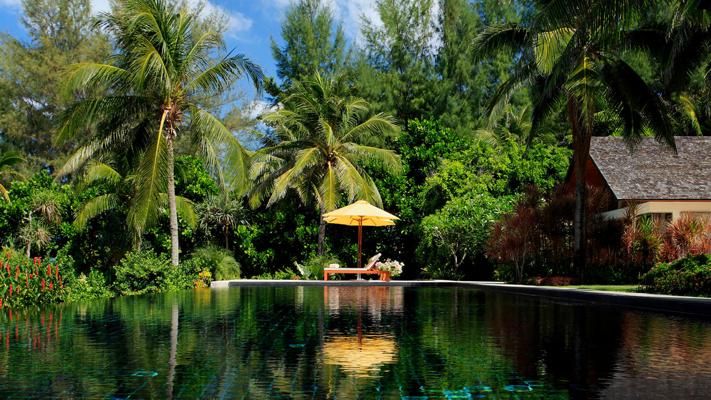 Beachfront Thai design 6-bedrooms villa in Natai beach (with 25-metre infinity pool, big garden and sauna)