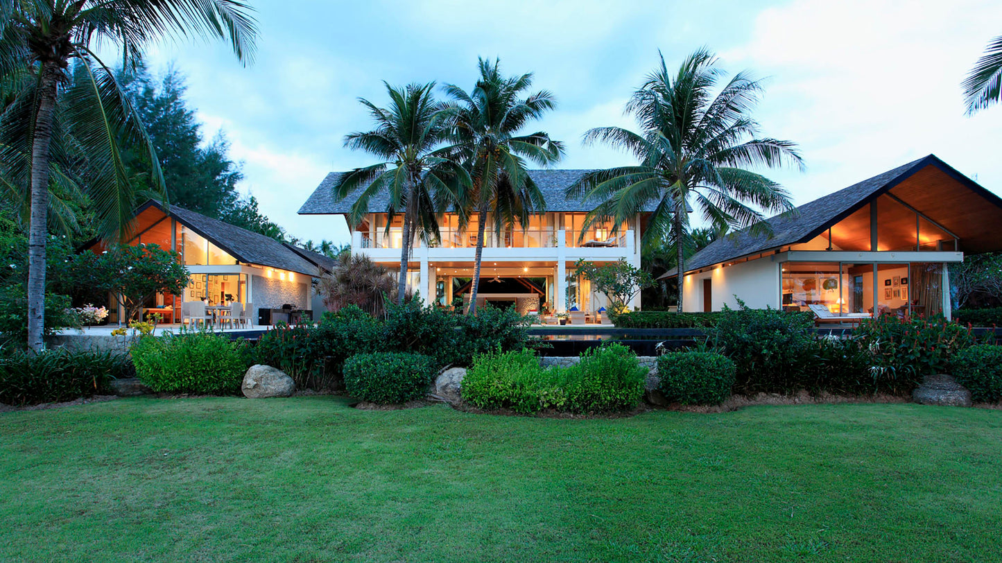 Beachfront Thai design 6-bedrooms villa in Natai beach (with 25-metre infinity pool, big garden and sauna)