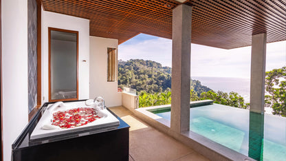 Seaview 5-bedrooms cliff villa in Kamala beach (Steam room, Bathtub & coffee machine and pool access in every bd, private gym, Biliard, Karaoke room, with access to the beach)