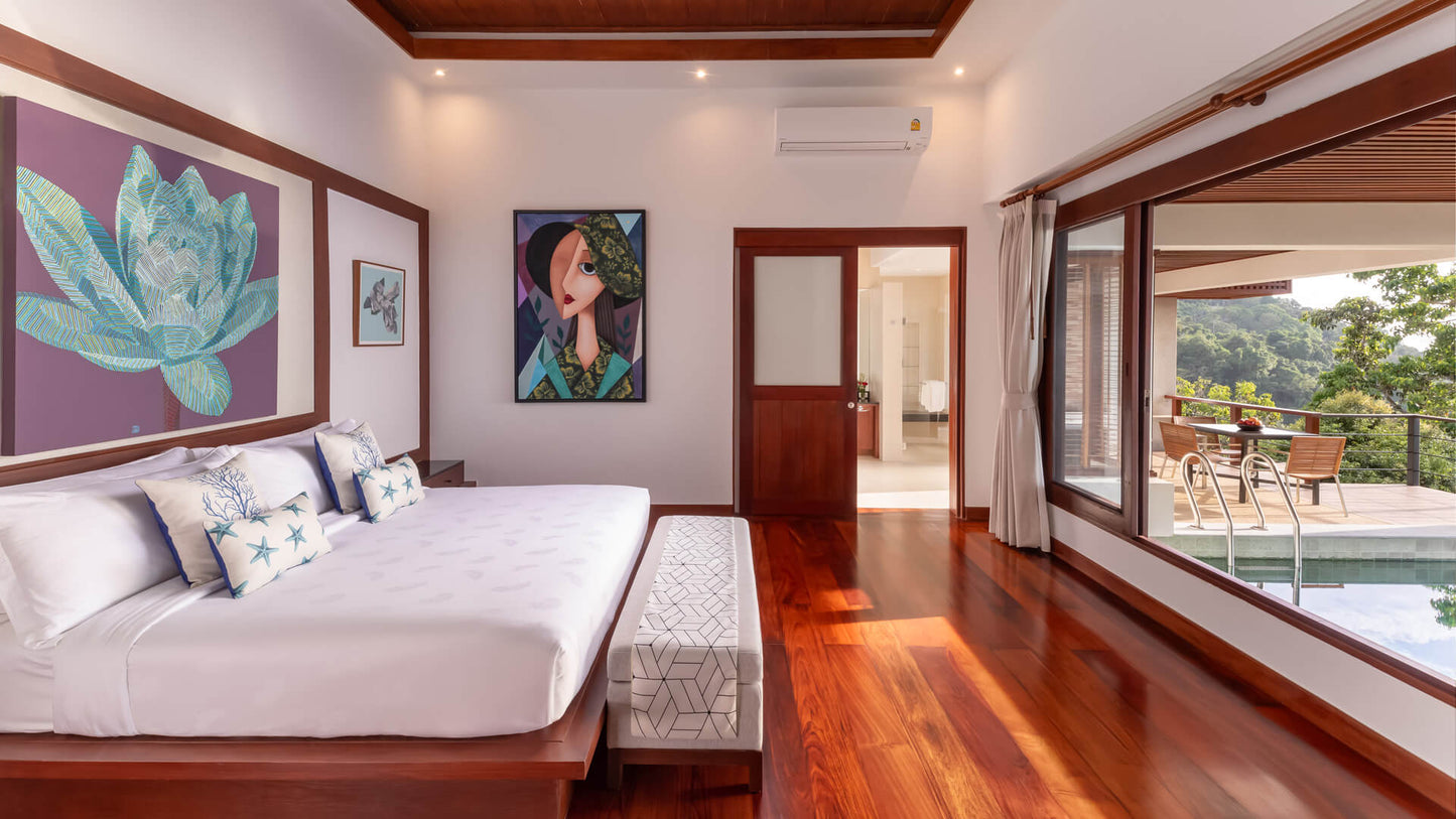 Seaview 5-bedrooms cliff villa in Kamala beach (Steam room, Bathtub & coffee machine and pool access in every bd, private gym, Biliard, Karaoke room, with access to the beach)