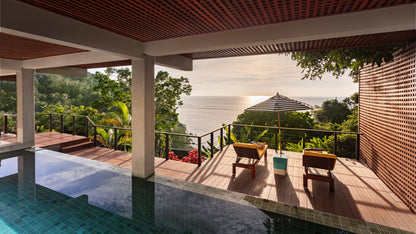 Seaview 5-bedrooms cliff villa in Kamala beach (Steam room, Bathtub & coffee machine and pool access in every bd, private gym, Biliard, Karaoke room, with access to the beach)