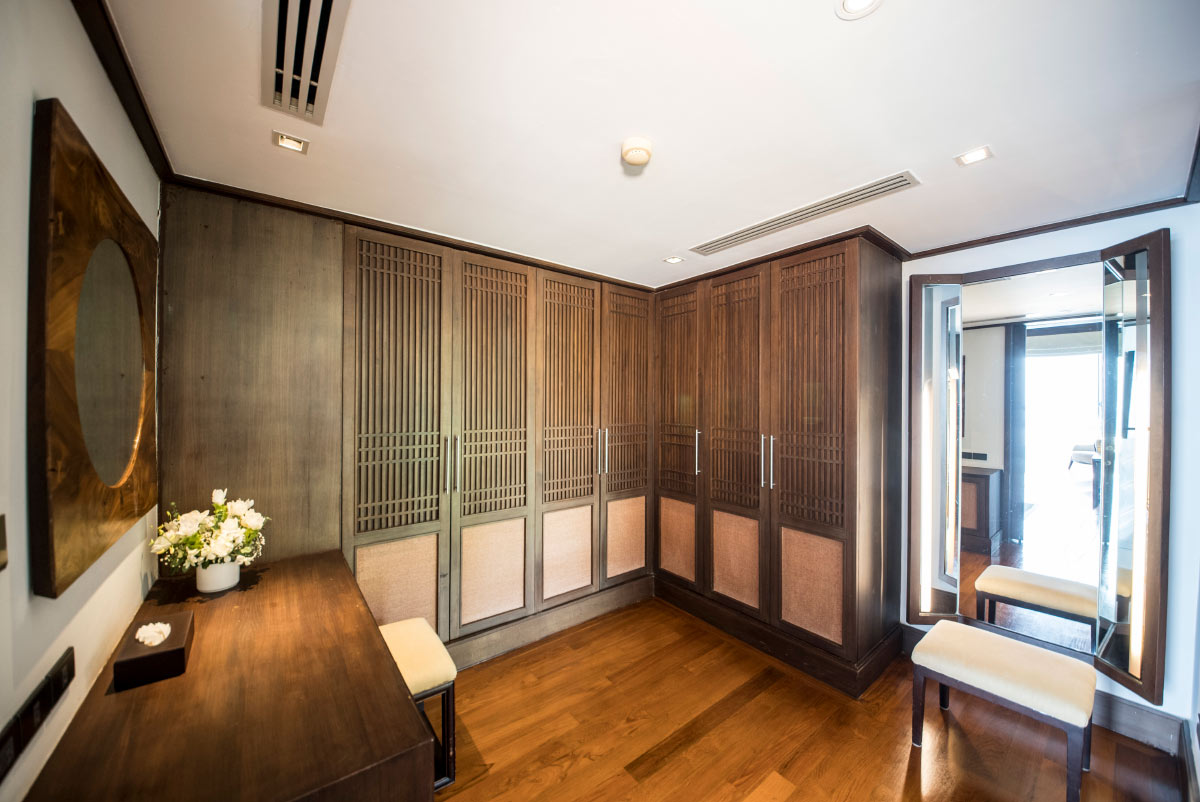 Seaview 8-bedrooms villa in Millionaire’s Mile Kamala beach (private gym, game room, trampoline, basketball ring, garden for catering; bathtub in each room)