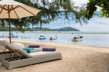 Beachfront full service 5-bedrooms villa in Chaweng beach (32 m pool, full service with Chef, gym, cinema, can be combined with 2 other villas and Estate area up to 17 bd; gym, steam room, kids room, private area and parking)