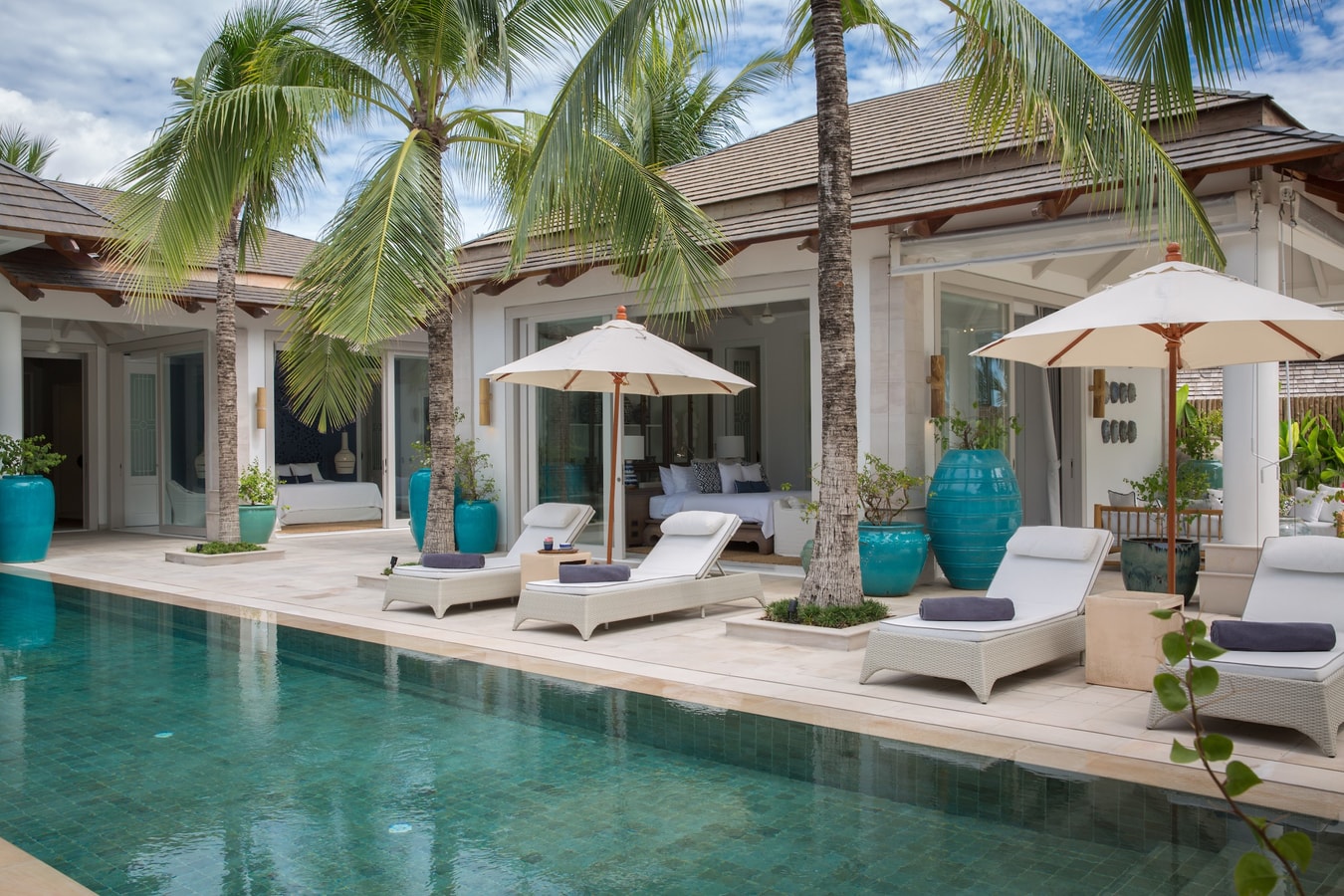 Beachfront full service 5-bedrooms villa in Chaweng beach (32 m pool, full service with Chef, gym, cinema, can be combined with 2 other villas and Estate area up to 17 bd; gym, steam room, kids room, private area and parking)