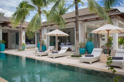 Beachfront full service 5-bedrooms villa in Chaweng beach (32 m pool, full service with Chef, gym, cinema, can be combined with 2 other villas and Estate area up to 17 bd; gym, steam room, kids room, private area and parking)