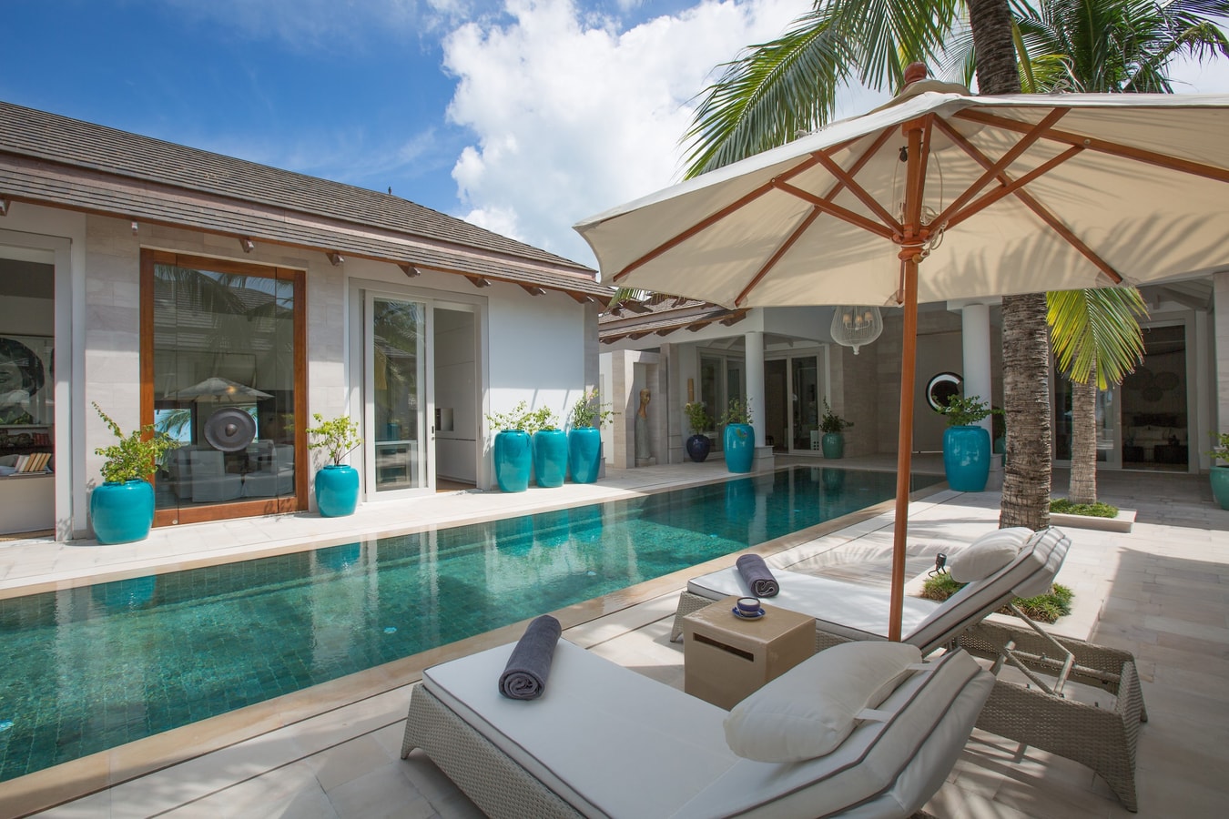 Beachfront full service 5-bedrooms villa in Chaweng beach (32 m pool, full service with Chef, gym, cinema, can be combined with 2 other villas and Estate area up to 17 bd; gym, steam room, kids room, private area and parking)