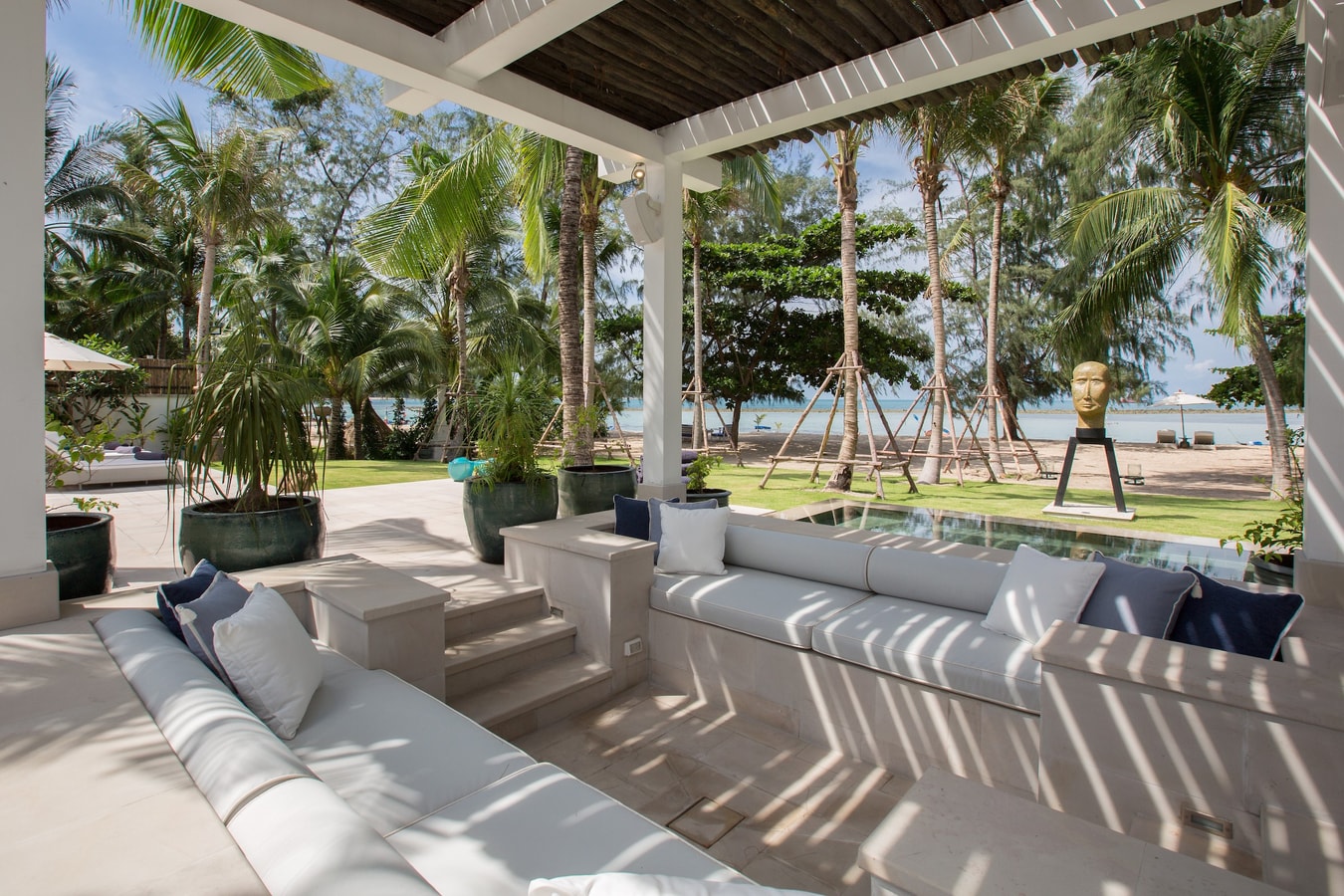 Beachfront full service 5-bedrooms villa in Chaweng beach (32 m pool, full service with Chef, gym, cinema, can be combined with 2 other villas and Estate area up to 17 bd; gym, steam room, kids room, private area and parking)