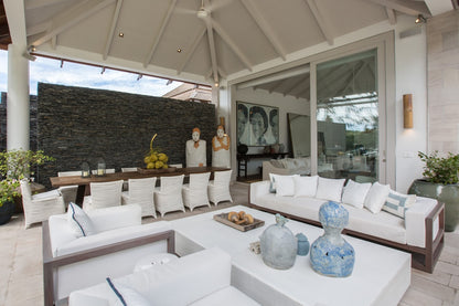 Beachfront full service 5-bedrooms villa in Chaweng beach (32 m pool, full service with Chef, gym, cinema, can be combined with 2 other villas and Estate area up to 17 bd; gym, steam room, kids room, private area and parking)