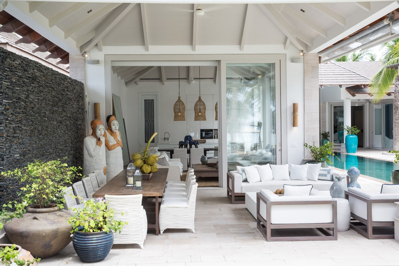 Beachfront full service 5-bedrooms villa in Chaweng beach (32 m pool, full service with Chef, gym, cinema, can be combined with 2 other villas and Estate area up to 17 bd; gym, steam room, kids room, private area and parking)