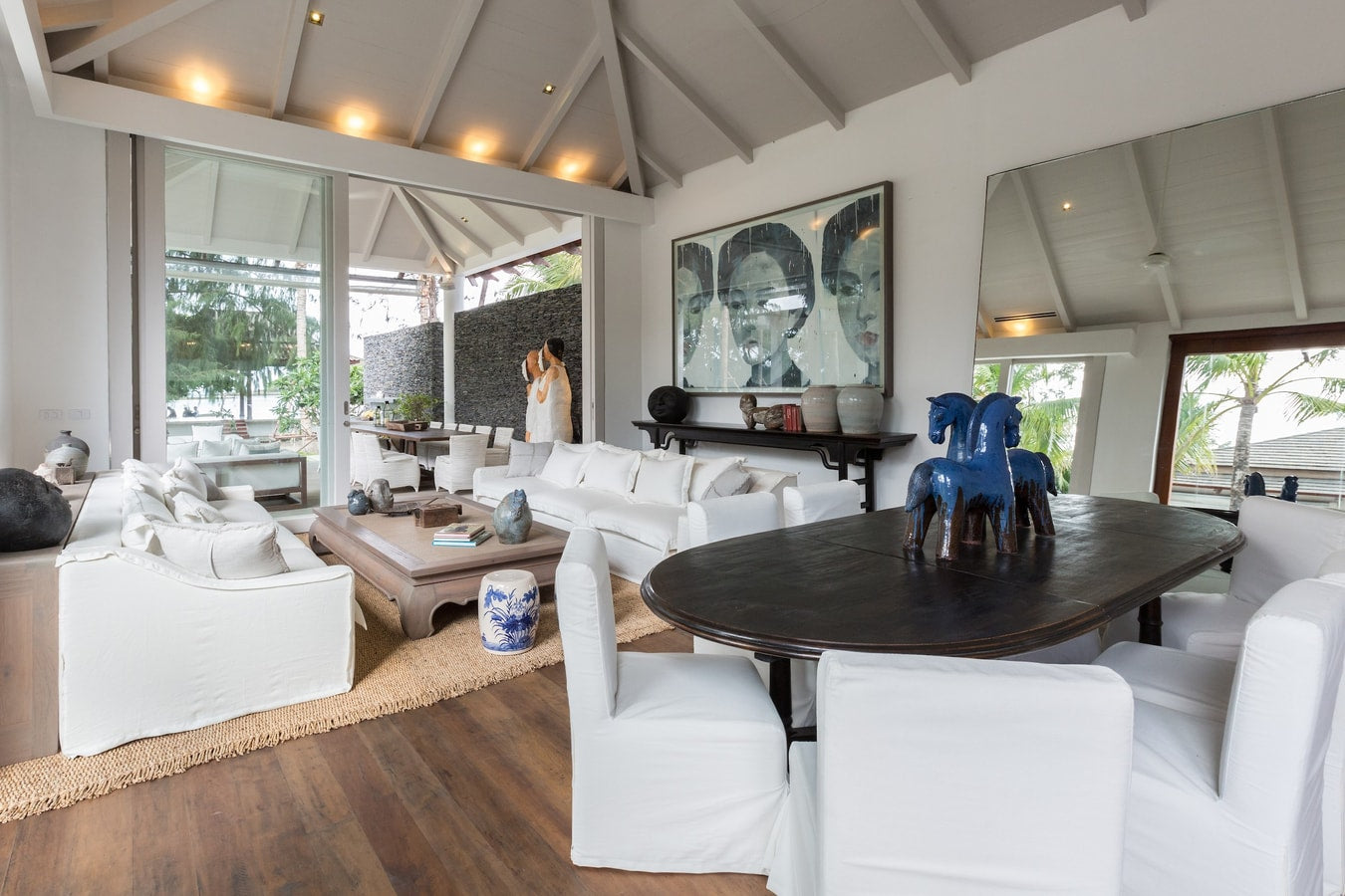 Beachfront full service 5-bedrooms villa in Chaweng beach (32 m pool, full service with Chef, gym, cinema, can be combined with 2 other villas and Estate area up to 17 bd; gym, steam room, kids room, private area and parking)