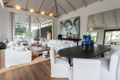 Beachfront full service 5-bedrooms villa in Chaweng beach (32 m pool, full service with Chef, gym, cinema, can be combined with 2 other villas and Estate area up to 17 bd; gym, steam room, kids room, private area and parking)