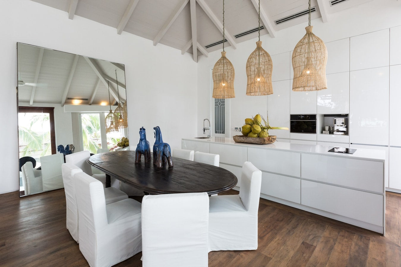 Beachfront full service 5-bedrooms villa in Chaweng beach (32 m pool, full service with Chef, gym, cinema, can be combined with 2 other villas and Estate area up to 17 bd; gym, steam room, kids room, private area and parking)