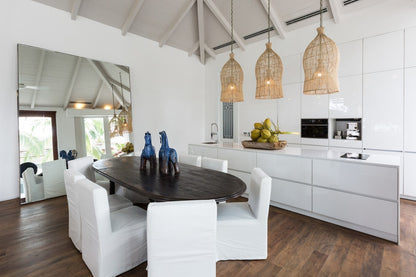 Beachfront full service 5-bedrooms villa in Chaweng beach (32 m pool, full service with Chef, gym, cinema, can be combined with 2 other villas and Estate area up to 17 bd; gym, steam room, kids room, private area and parking)