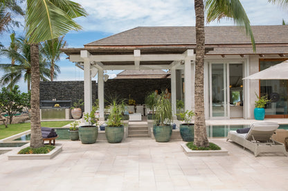 Beachfront full service 5-bedrooms villa in Chaweng beach (32 m pool, full service with Chef, gym, cinema, can be combined with 2 other villas and Estate area up to 17 bd; gym, steam room, kids room, private area and parking)