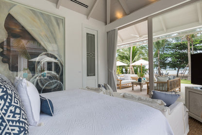 Beachfront full service 5-bedrooms villa in Chaweng beach (32 m pool, full service with Chef, gym, cinema, can be combined with 2 other villas and Estate area up to 17 bd; gym, steam room, kids room, private area and parking)