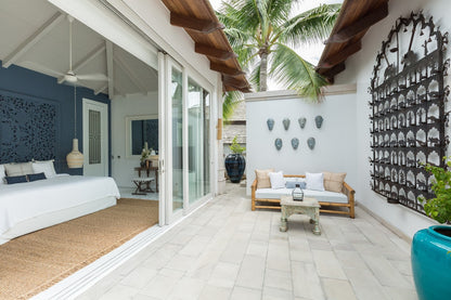 Beachfront full service 5-bedrooms villa in Chaweng beach (32 m pool, full service with Chef, gym, cinema, can be combined with 2 other villas and Estate area up to 17 bd; gym, steam room, kids room, private area and parking)