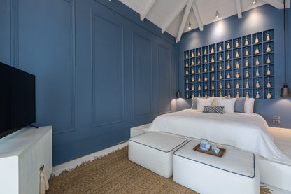 Beachfront full service 5-bedrooms villa in Chaweng beach (32 m pool, full service with Chef, gym, cinema, can be combined with 2 other villas and Estate area up to 17 bd; gym, steam room, kids room, private area and parking)