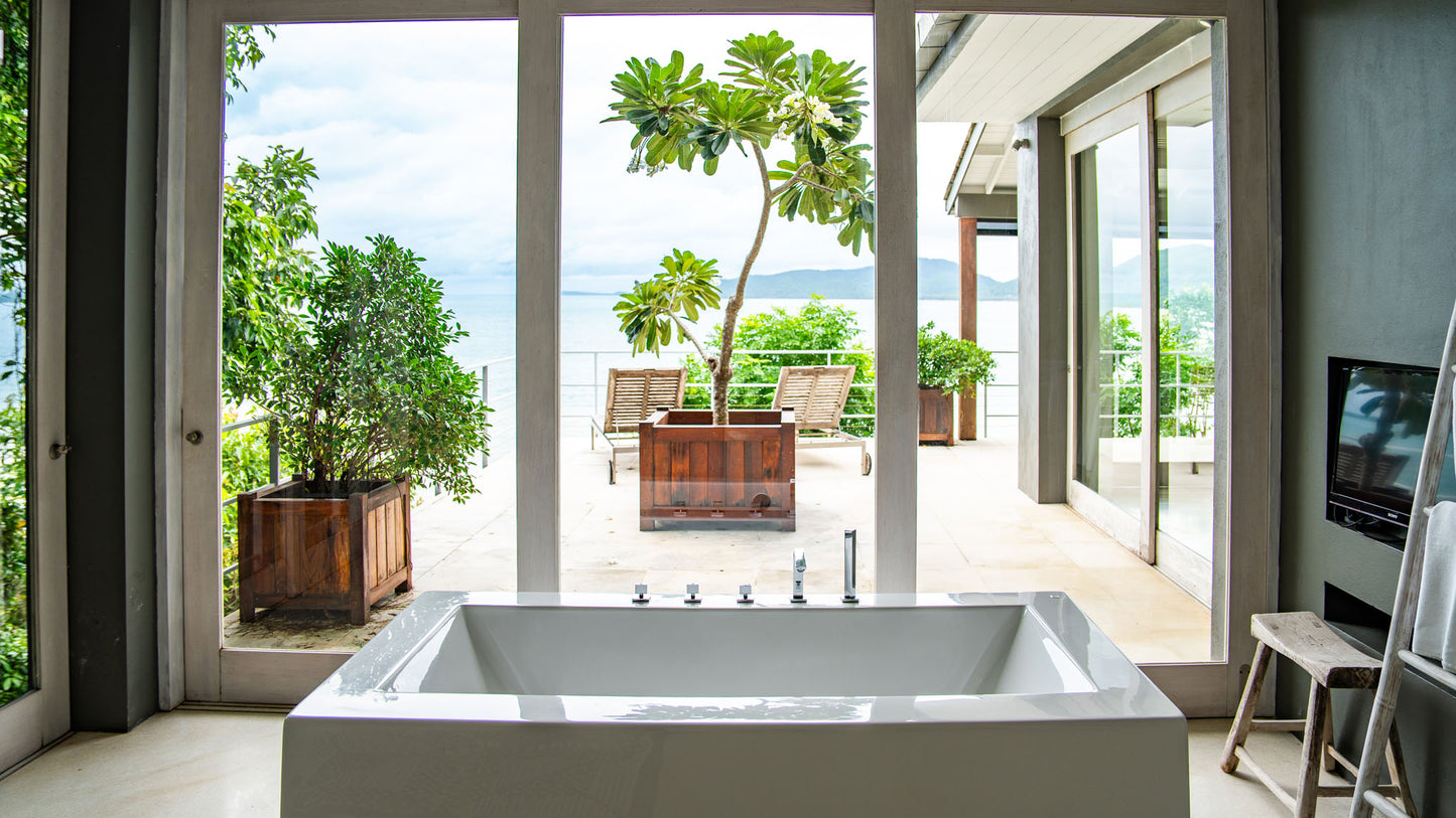 Seaview 6-bedrooms sunset side villa on the rock in Taling Ngam beach (up to 60 guest events, big bedrooms, clifftop infinity pool, private big gym, huge living room)