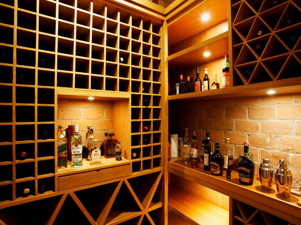 Rejuvenating beachfront 6-bedrooms villa in Natai beach (25-metre infinity pool, landscaped tropical gardens, beachfront sala)