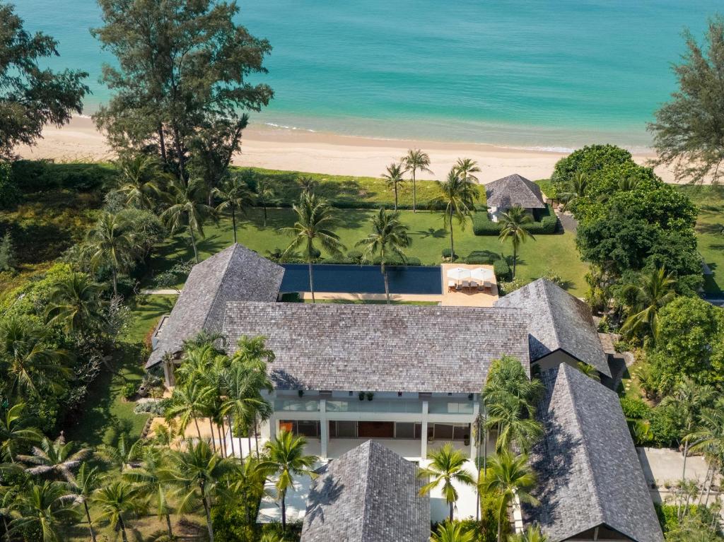 Rejuvenating beachfront 6-bedrooms villa in Natai beach (25-metre infinity pool, landscaped tropical gardens, beachfront sala)