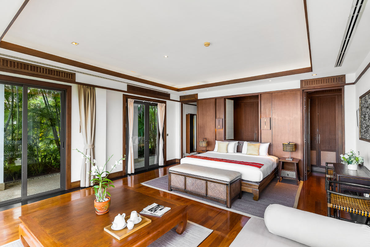 Seaview 8-bedrooms villa in Millionaire’s Mile Kamala beach (private gym, game room, trampoline, basketball ring, garden for catering; bathtub in each room)