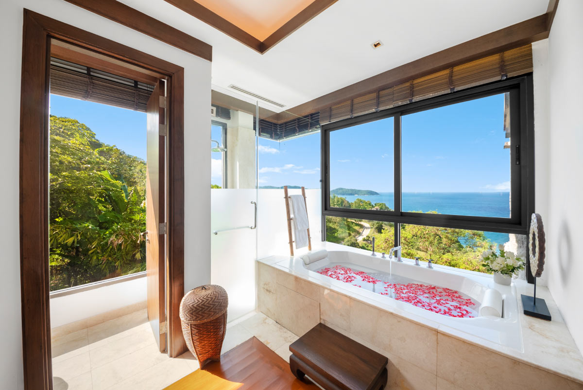 Seaview 8-bedrooms villa in Millionaire’s Mile Kamala beach (private gym, game room, trampoline, basketball ring, garden for catering; bathtub in each room)