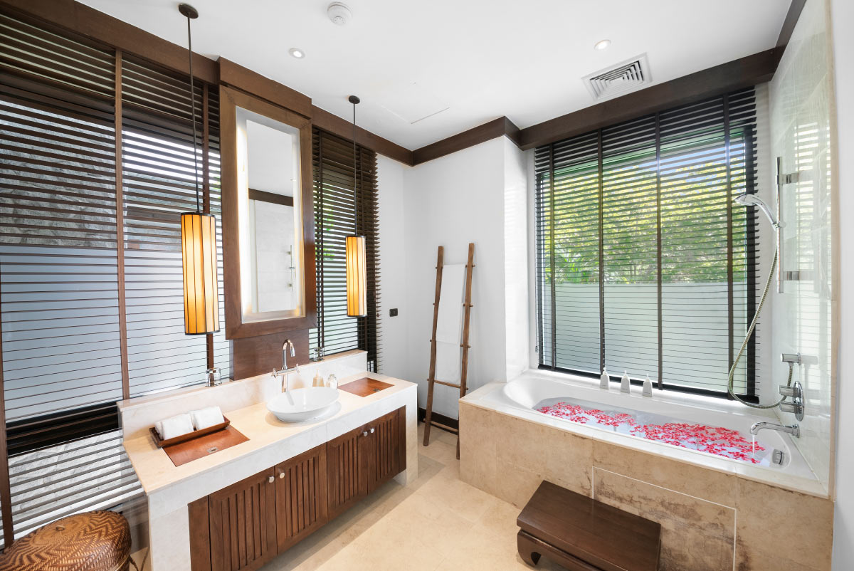 Seaview 8-bedrooms villa in Millionaire’s Mile Kamala beach (private gym, game room, trampoline, basketball ring, garden for catering; bathtub in each room)