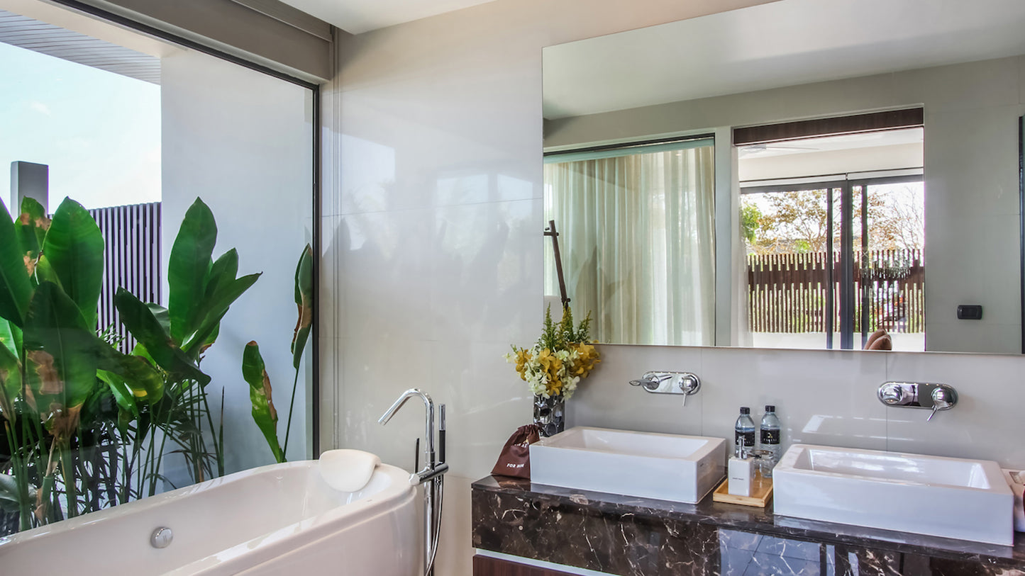 Seaview 8-bedrooms hillside panoramic villa (19-metre infinity pool, jacuzzi, expansive terraves, cinema, game room, gym and spa, fully services)