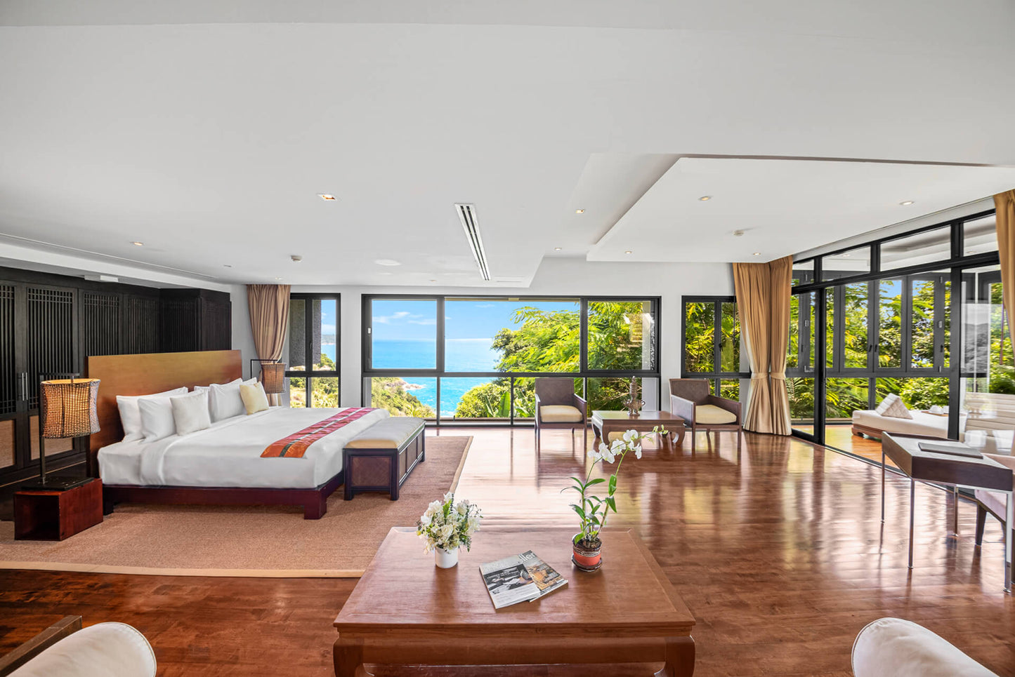 Seaview 8-bedrooms villa in Millionaire’s Mile Kamala beach (private gym, game room, trampoline, basketball ring, garden for catering; bathtub in each room)